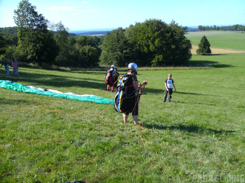 2010_RS26.10_Wasserkuppe_Gleitschirm_019.jpg