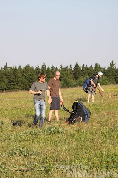 2010_RS28.10_Wasserkuppe_Gleitschirm_039.jpg