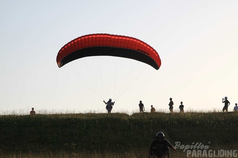 2010_RS28.10_Wasserkuppe_Gleitschirm_069.jpg