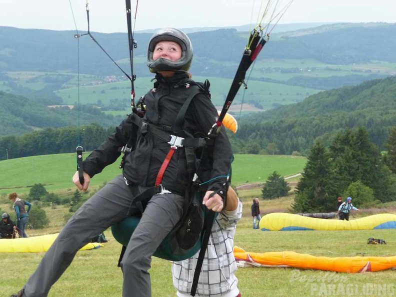 2010_RS32_10_Wasserkuppe_Gleitschirm_082.jpg