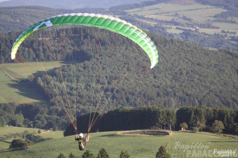 2013_RK33.13_Wasserkuppe_Gleitschirm_090.jpg