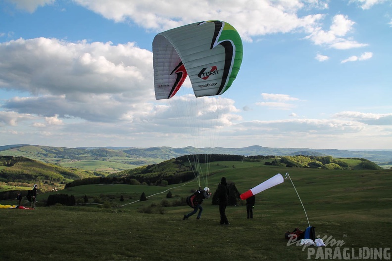 RK19 15 Wasserkuppe-Paragliding-254