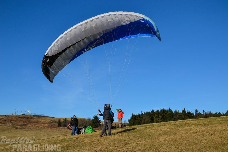 rk53.15-paragliding-195