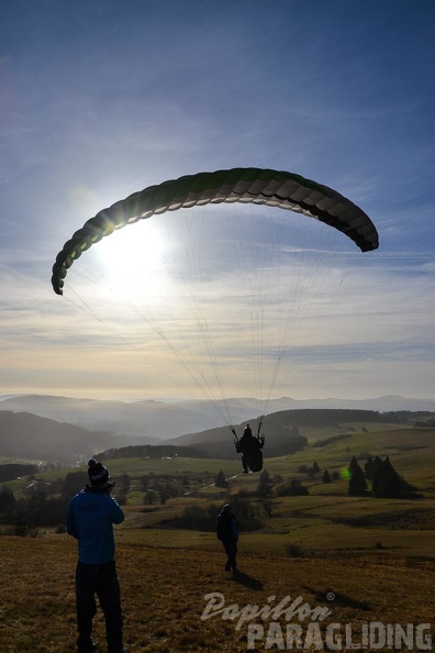 rk53.15-paragliding-210