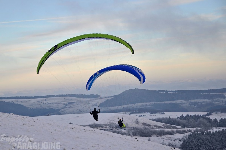 2015-01-18 RHOEN Wasserkuppe Paraglider-Schnee cFHoffmann 028 02