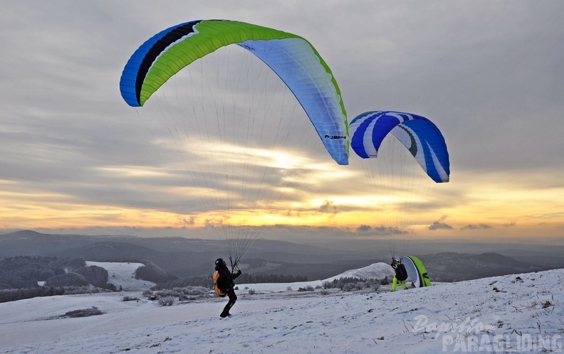 2015-01-18_RHOEN_Wasserkuppe_Paraglider-Schnee_cFHoffmann_032_02.jpg