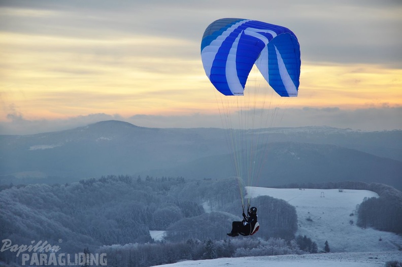 2015-01-18 RHOEN Wasserkuppe Paraglider-Schnee cFHoffmann 045 02