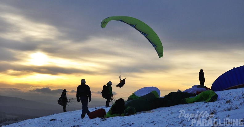 2015-01-18 RHOEN Wasserkuppe Paraglider-Schnee cFHoffmann 077 02