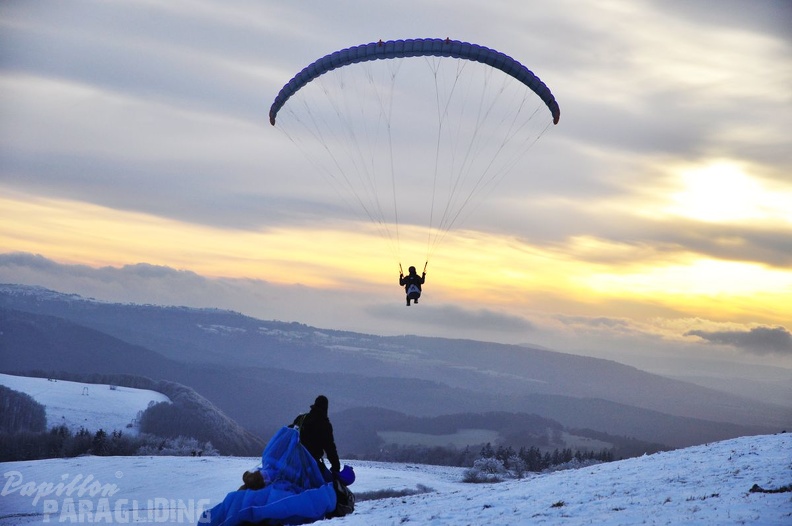 2015-01-18 RHOEN Wasserkuppe Paraglider-Schnee cFHoffmann 080 02