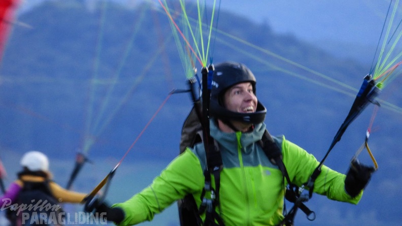 RK26.16 Paragliding-01-1098