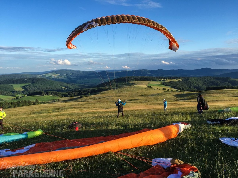 RK26.16_Paragliding-1387.jpg