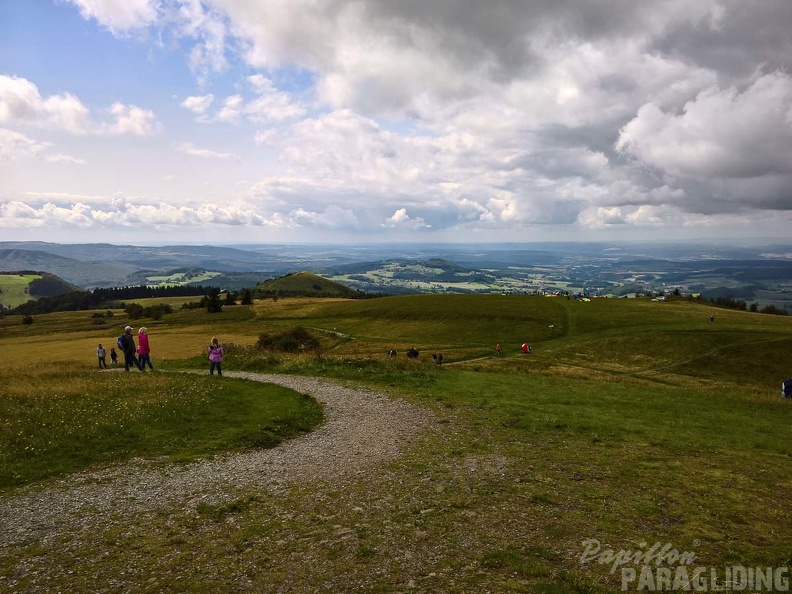 RK134.17_Paragliding-Wasserkuppe-118.jpg