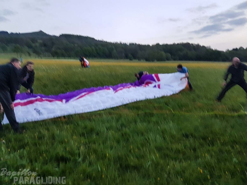 RK21.17 Paragliding-270