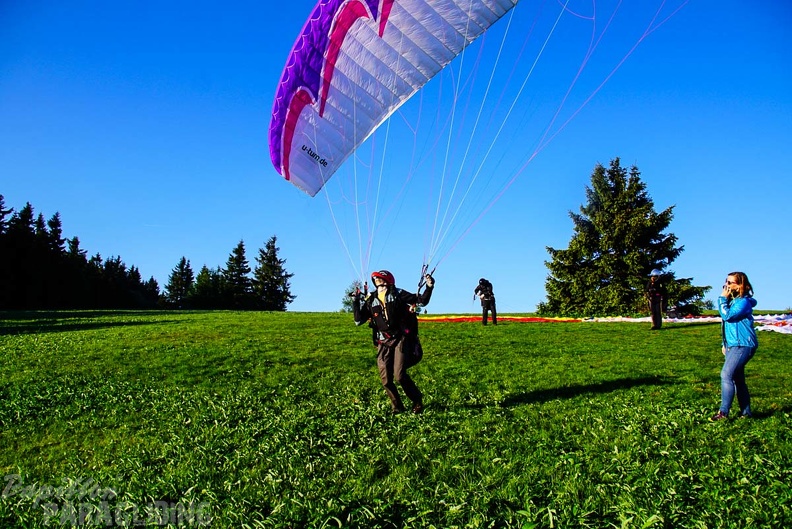 RK21.17 Paragliding-406