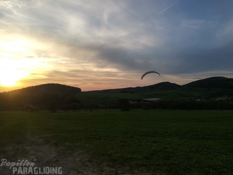 RK16.18 Paragliding-200