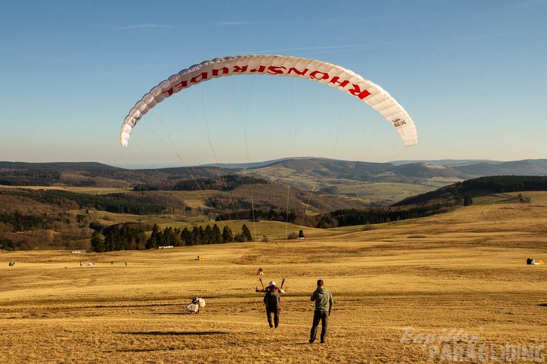 RS15.18 Suedhang Paragliding-Wasserkuppe-367