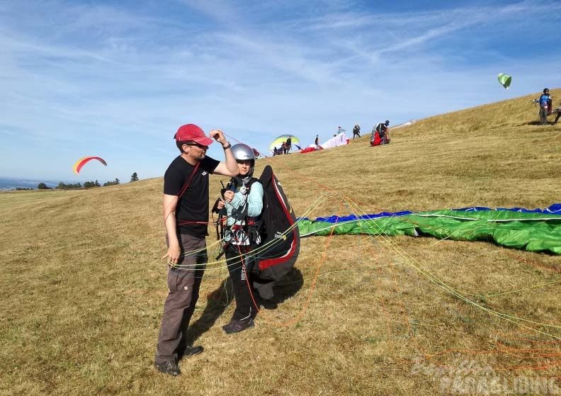 RS33.18 Paragliding-105