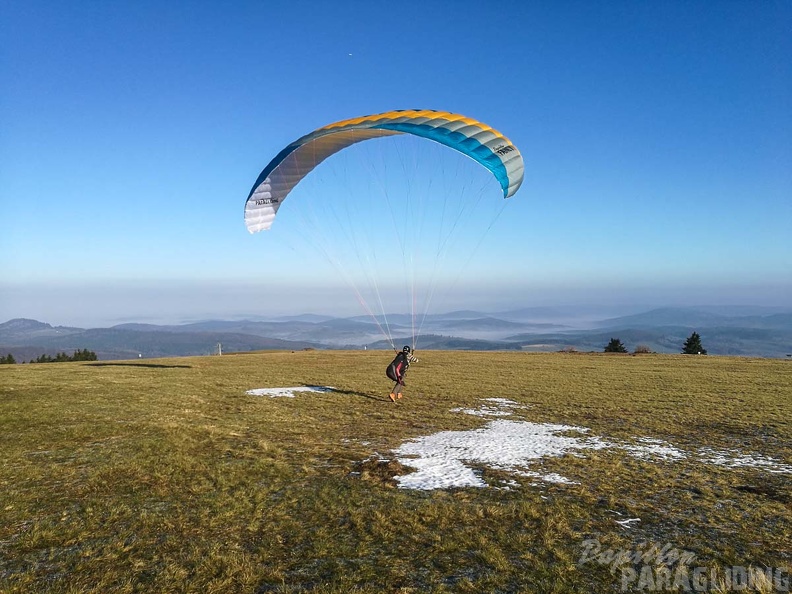 RS5.18 Paragliding-123