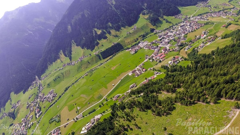 AH29.21-Stubai-Paragliding-399