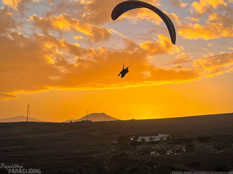 FLA50.21-Paragliding-Lanzarote-111