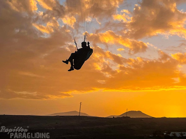 FLA50.21-Paragliding-Lanzarote-112.jpg