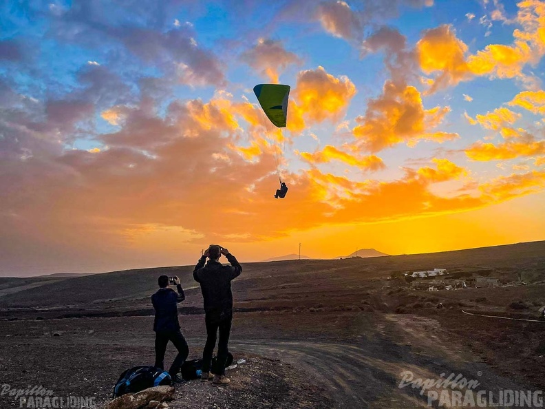 FLA50.21-Paragliding-Lanzarote-114