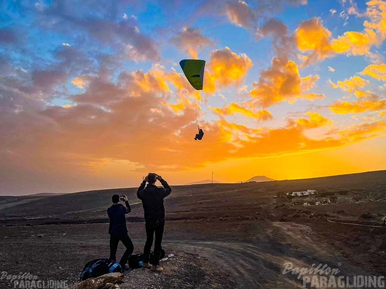 FLA50.21-Paragliding-Lanzarote-114