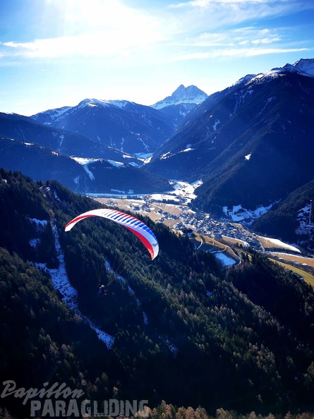luesen-dh8.22-paragliding-109