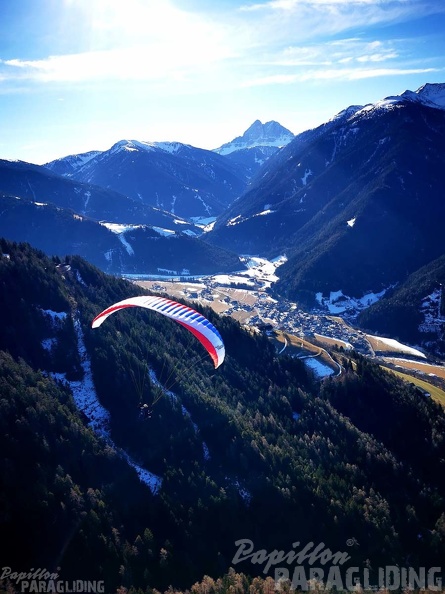 luesen-dh8.22-paragliding-109