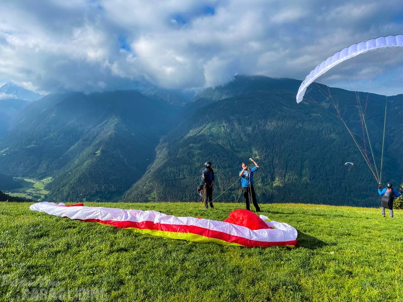 DH21.22-Luesen-Paragliding-169
