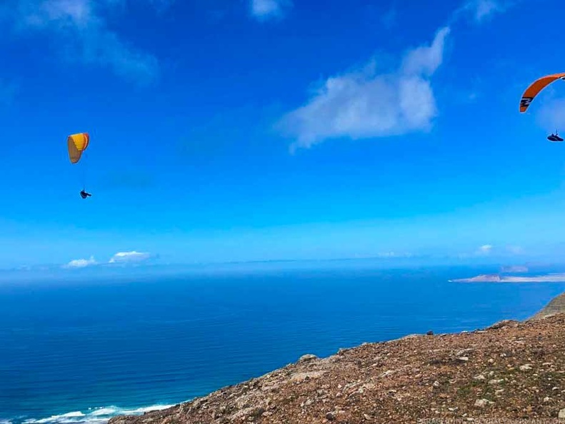 fla8.23-lanzarote-paragliding-landscape-101