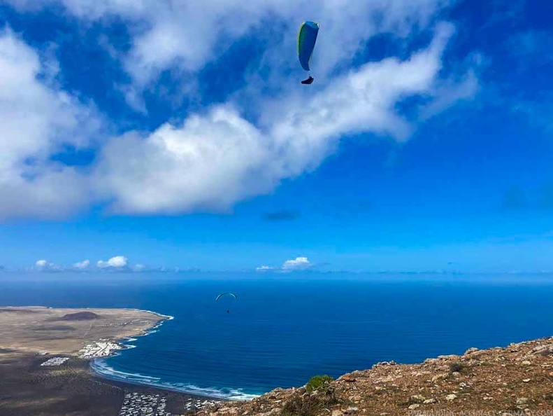 fla8.23-lanzarote-paragliding-landscape-103