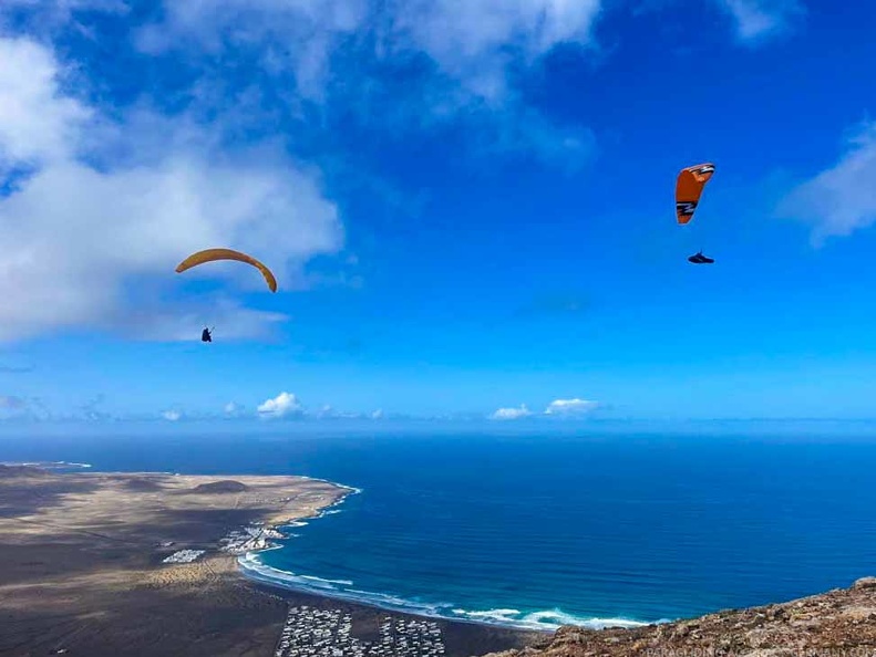 fla8.23-lanzarote-paragliding-landscape-102