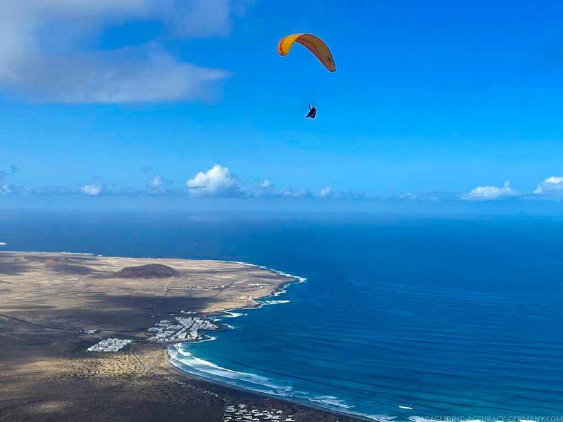 fla8.23-lanzarote-paragliding-landscape-108