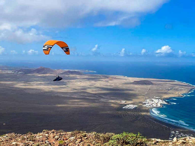 fla8.23-lanzarote-paragliding-landscape-107