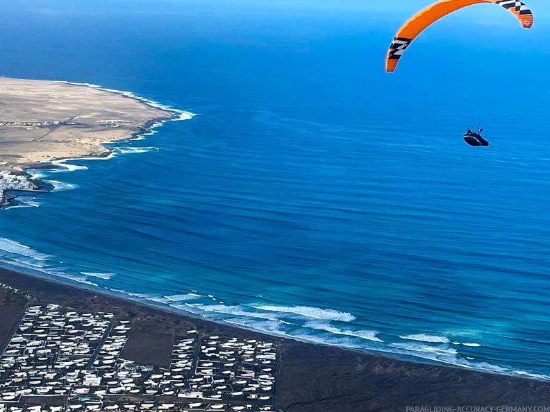 fla8.23-lanzarote-paragliding-landscape-112