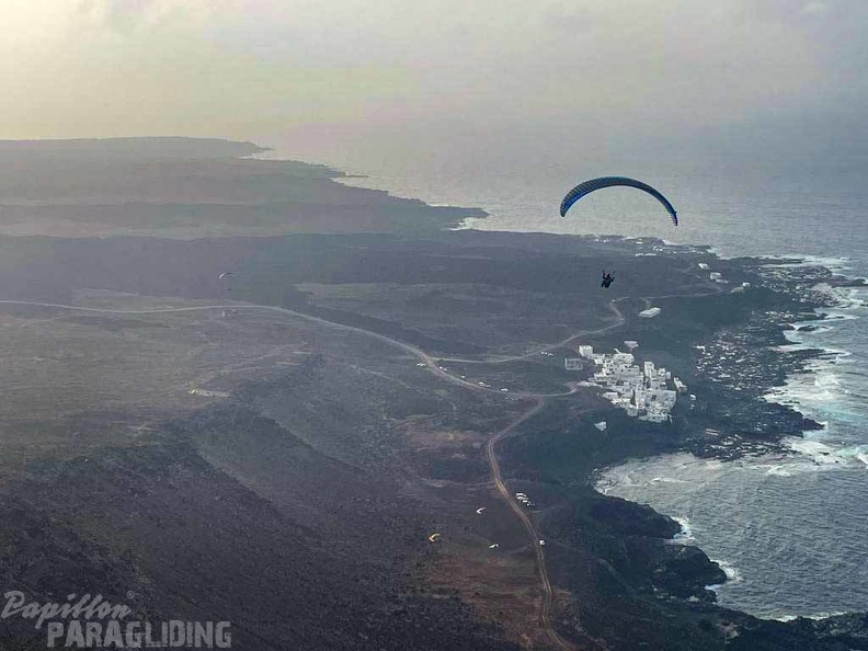 fla8.23-lanzarote-paragliding-landscape-118