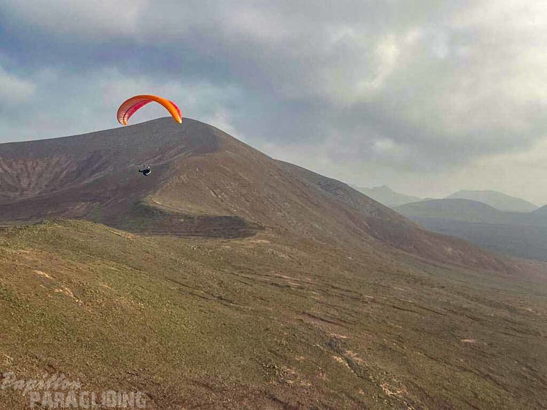 fla8.23-lanzarote-paragliding-landscape-122