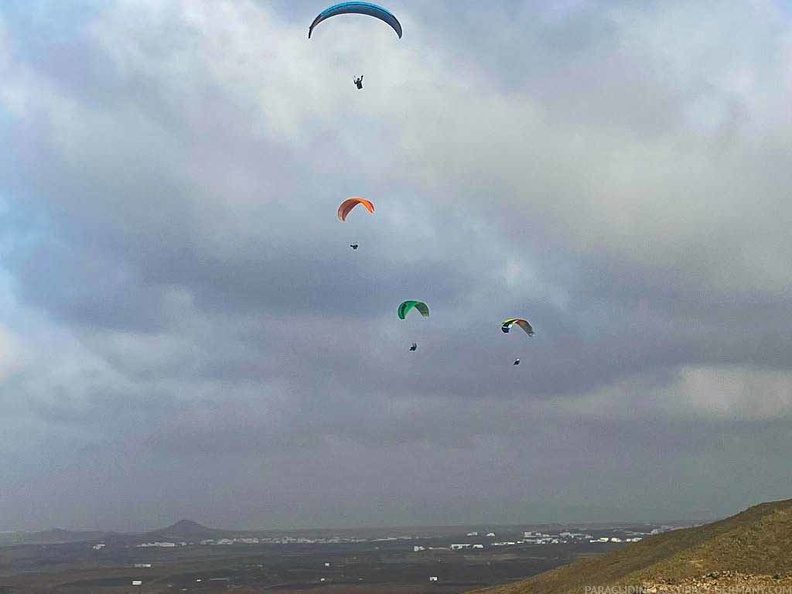 fla8.23-lanzarote-paragliding-landscape-133