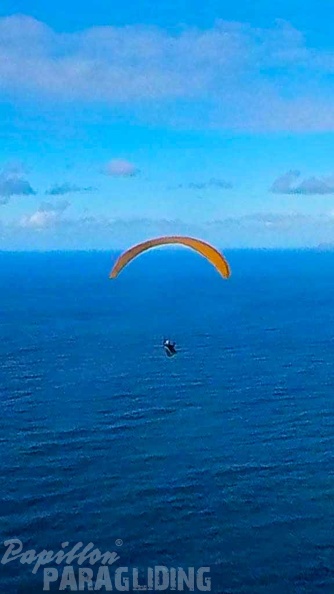 fla8.23-lanzarote-paragliding-portrait-100