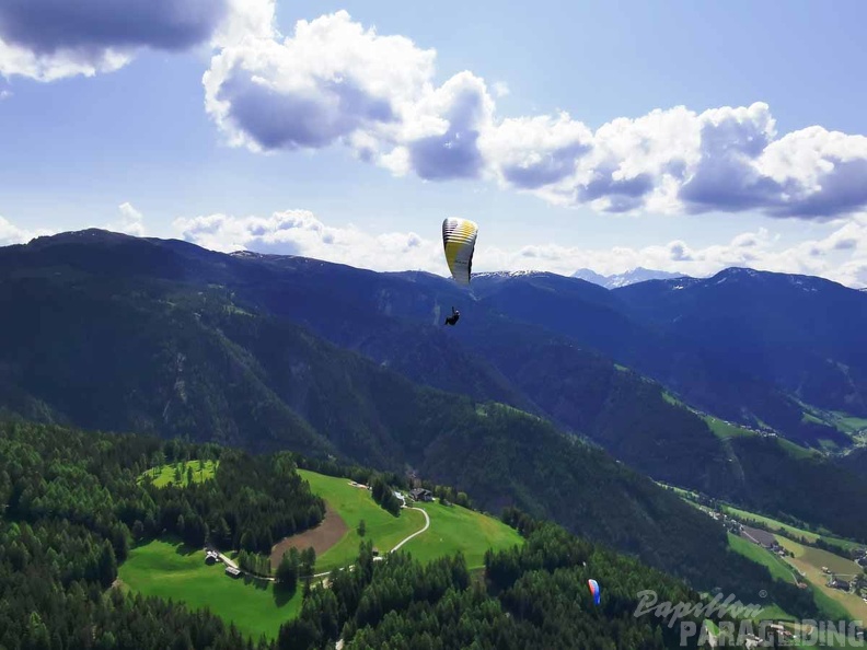 DH20.23-Paragliding-Luesen-111