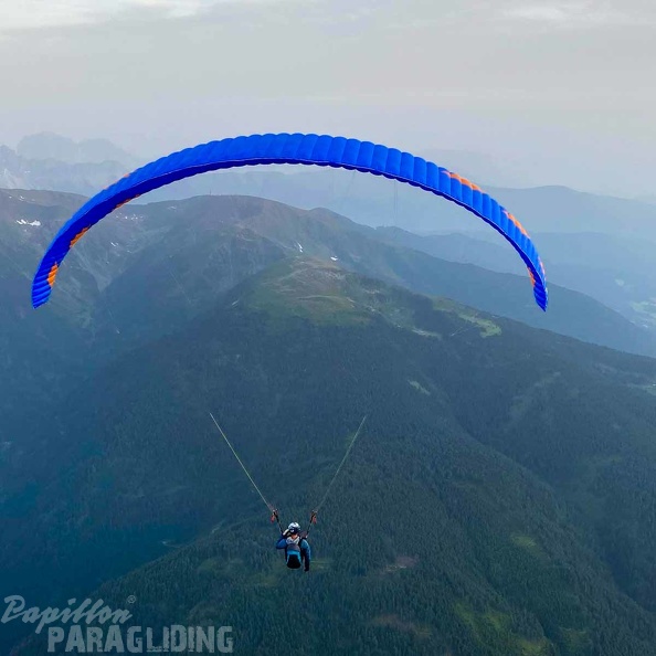 DH25.23-luesen-paragliding-200.jpg