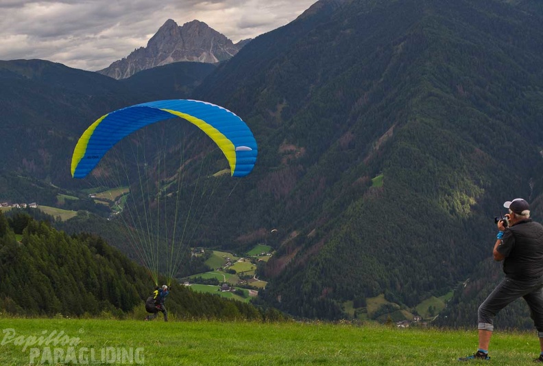 dh32.23-luesen-paragliding-150.jpg