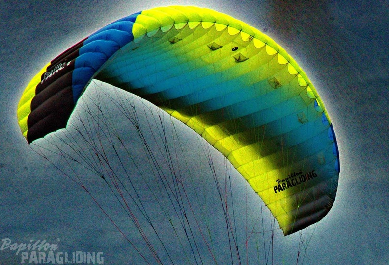 dh32.23-luesen-paragliding-117.jpg