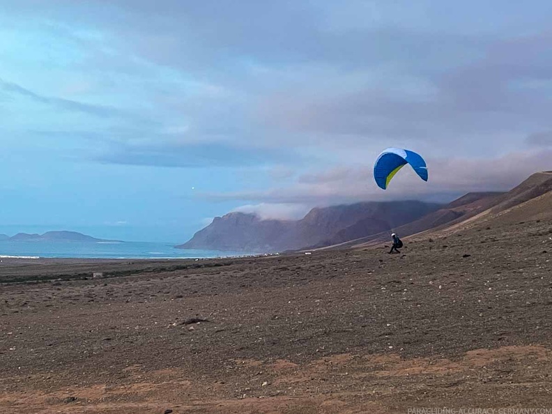 FLA44.23-Paragliding-Lanzarote (109 von 27).jpg