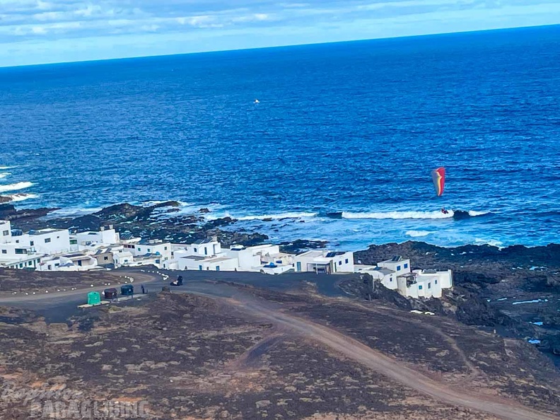 FLA44.23-Paragliding-Lanzarote (126 von 27).jpg