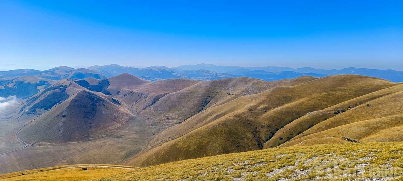 fcf37.23-castelluccio-paragliding-112