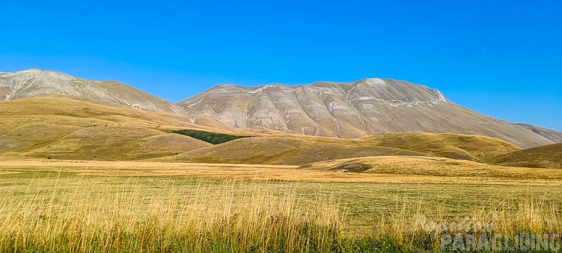 fcf37.23-castelluccio-paragliding-103