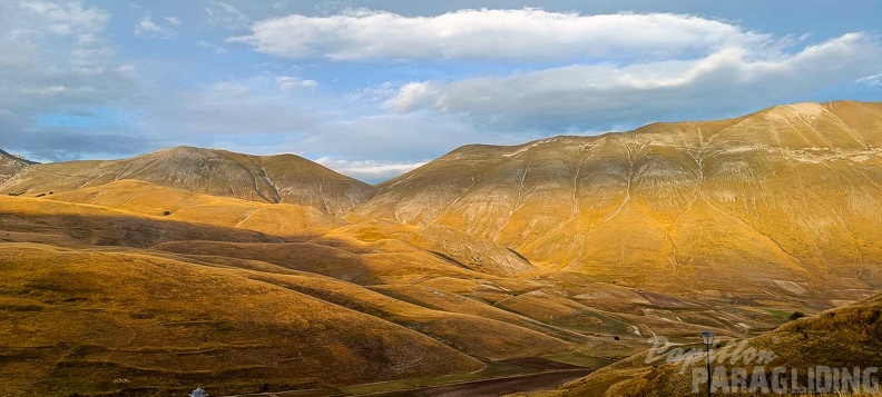 fcf37.23-castelluccio-paragliding-161