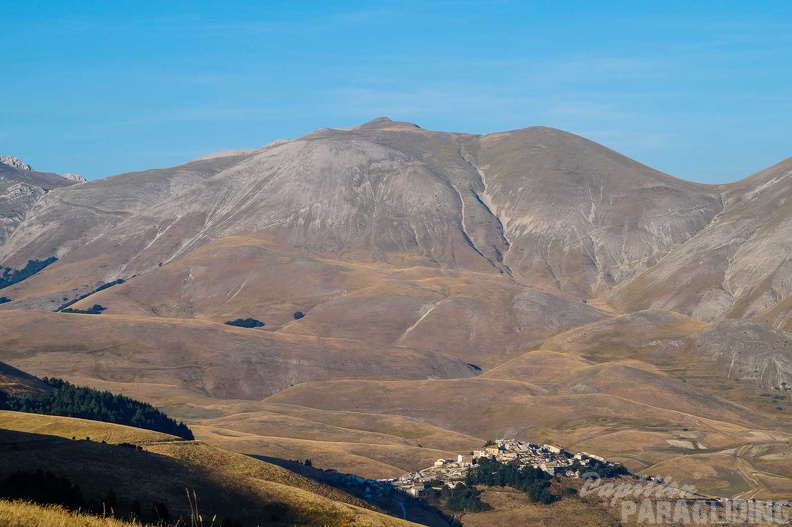 fcf37.23-castelluccio-italien-paragliding-01287